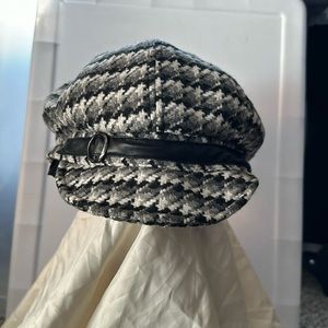 WORN ONCE Nine West hat with cute brim and pleather strap detail. Blk, wht & gry